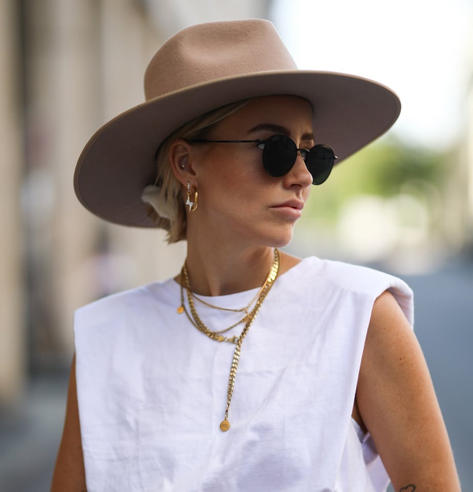 Sunglasses are not only an element of styling, but also protect your eyes. We tell you what to look for when buying this accessory